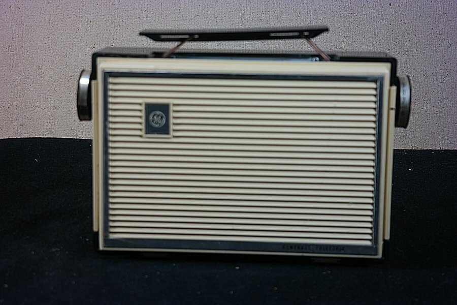 OLD GENERAL ELECTRIC PORTABLE TUBE RADIO NICE!のeBay公認海外通販｜セカイモン