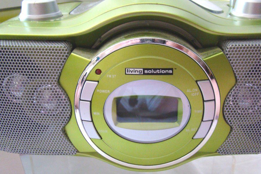 Living Solutions AM/FM Portable Boombox iPod dock Stereo Lime Green Mint AC DC