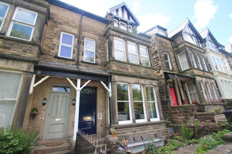 2 bed flat in Harrogate overlooking valley gardens. Flat 6, 20 Harlow