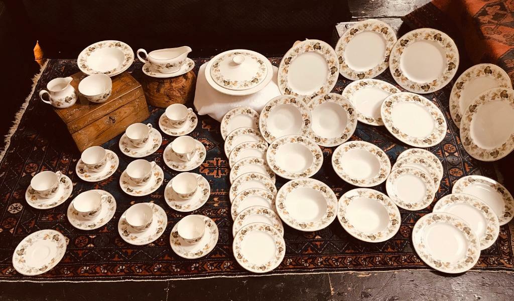 54 Piece Royal Doulton China DINNER SERVICE/TEA SET England ‘Larchmont