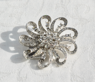 Ann Taylor LOFT Crystal Rhinestone Flower Swirl Brooch NWT Free