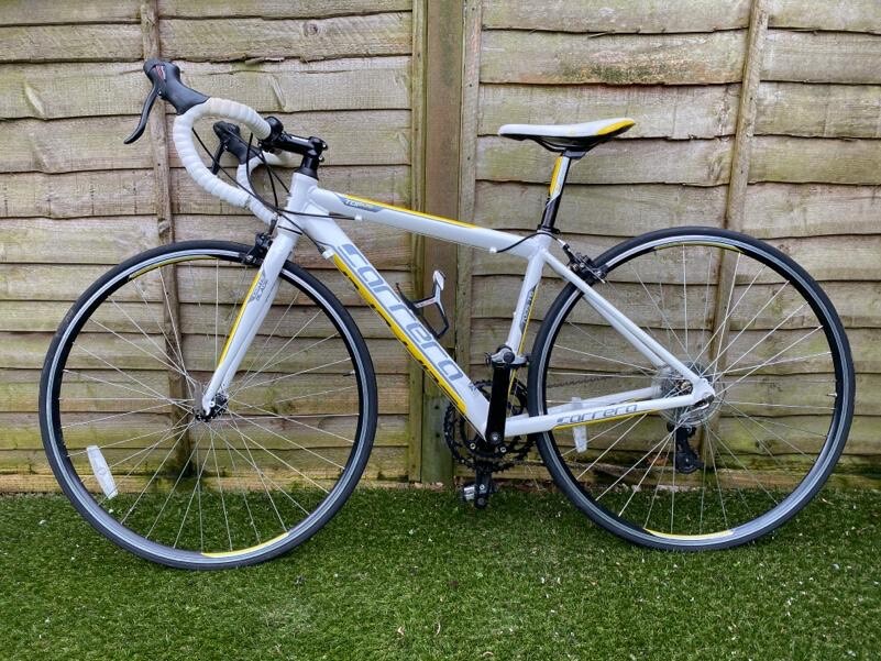 Carrera 7005 T6 TDF Junior Road Bike Halfords in Totton, Hampshire