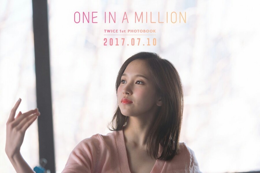 TWICE フォトブック ONE IN A MILLION TWICE - [ONE IN A MILLION] 1st 310p Photobook+Making DVD