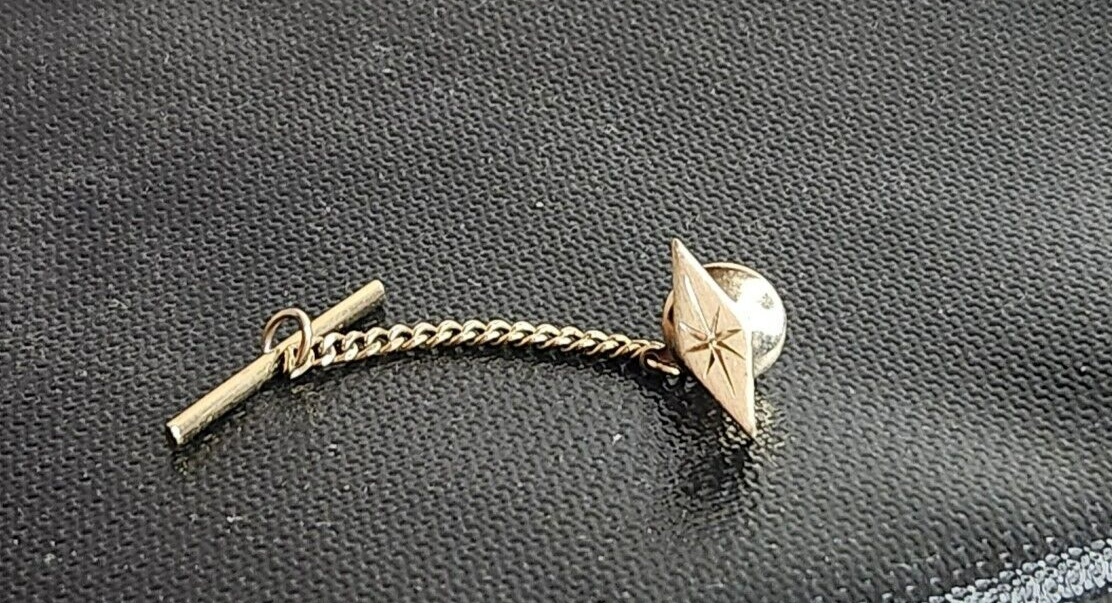 RARE VINTAGE STARBURST PATTERN GERMAN SILVER TIE TAC WITH CHAIN HIGH QUALITY