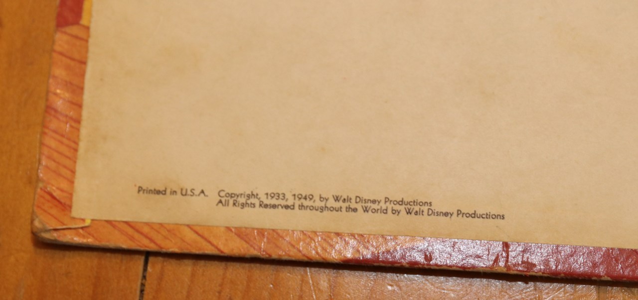 VINTAGE WALT DISNEY'S THREE LITTLE PIGS 45 2 RECORD SET & STORY BOOK