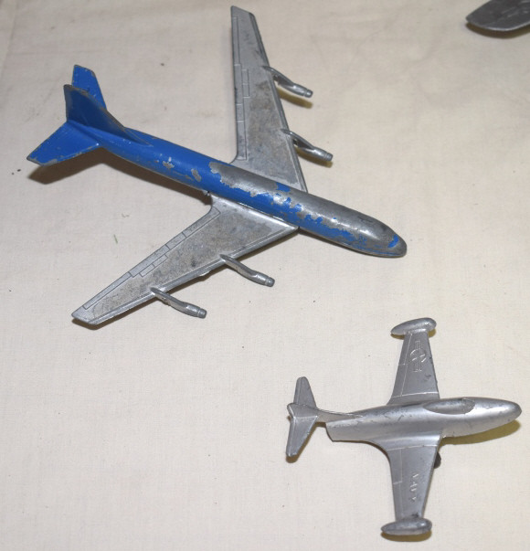 LOT OF VINTAGE TOY PLANES COLLECTION