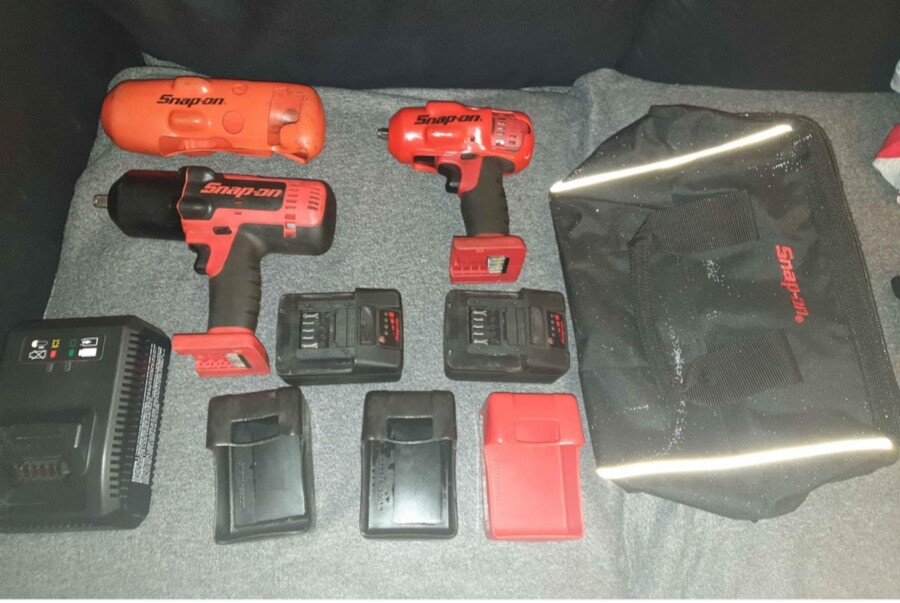 Snap On 18v 1/2” & 3/8” Cordless Impact Wrench in Penicuik