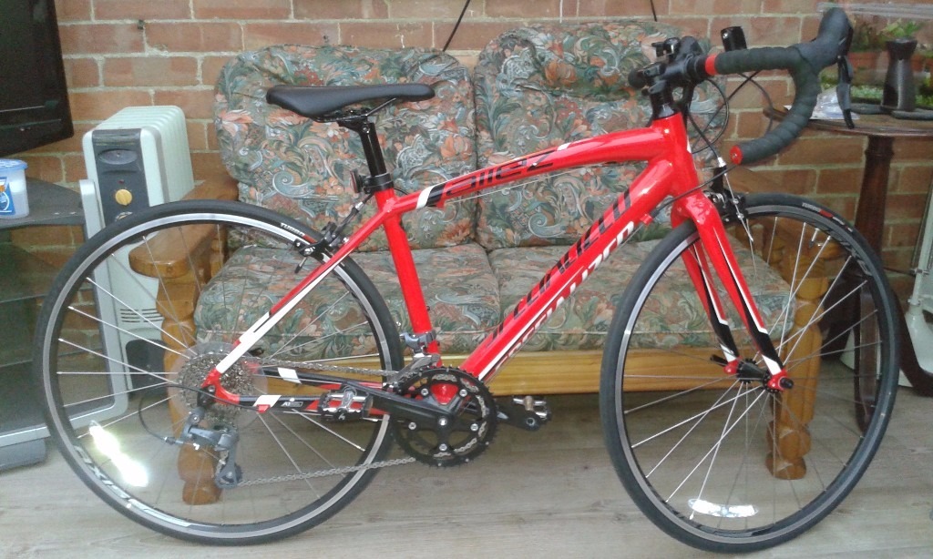 Specialized Allez Jr 650c Junior Road Bike 44cm frame in Dorchester