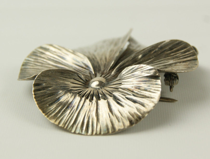 Vintage Stuart NYE Large Hand Wrought Sterling Silver Pansy Brooch Pin 1.75