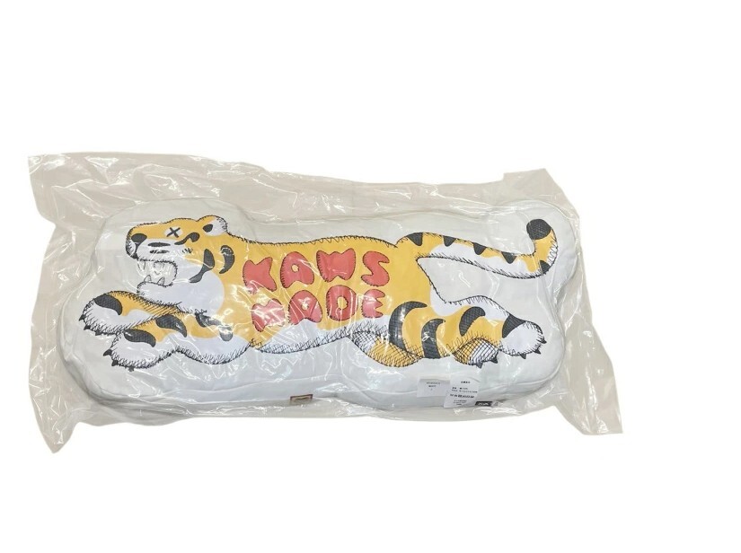 小物 HUMAN MADE x KAWS Made Cushion #1 \"White HUMAN MADE x KAWS Made Cushion #1 White