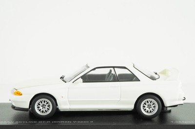 KYOSHO 1:43 NISSAN SKYLINE GT-R BNR32 V-Spec II CRYSTAL WHITE