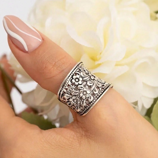 Flower Eternity Ring (SILVER)【Light】 Suzy Levian Sterling Silver Cubic Zirconia Floral Eternity