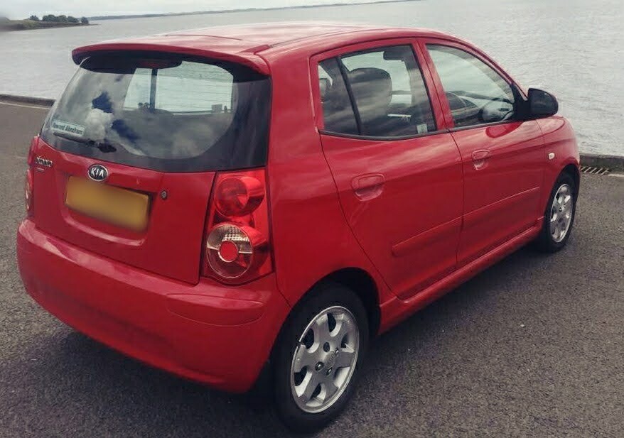 Kia picanto красная