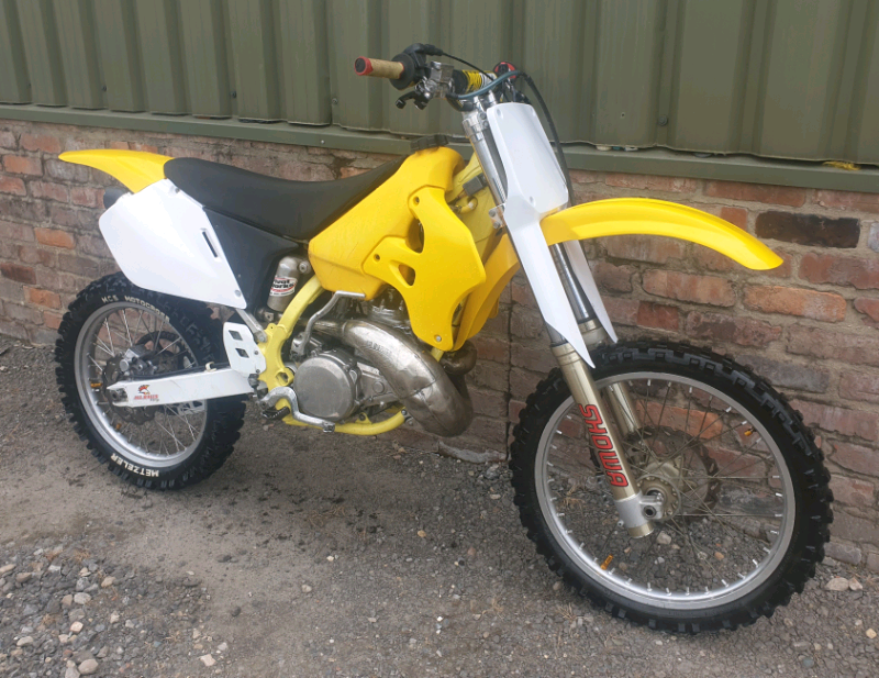 motor touring suzuki 250cc