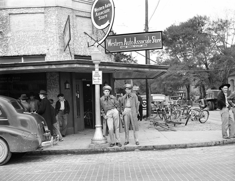 1940 Soldiers on Street Corner, Starke, FL Old Photo 8.5" x 11" Reprint