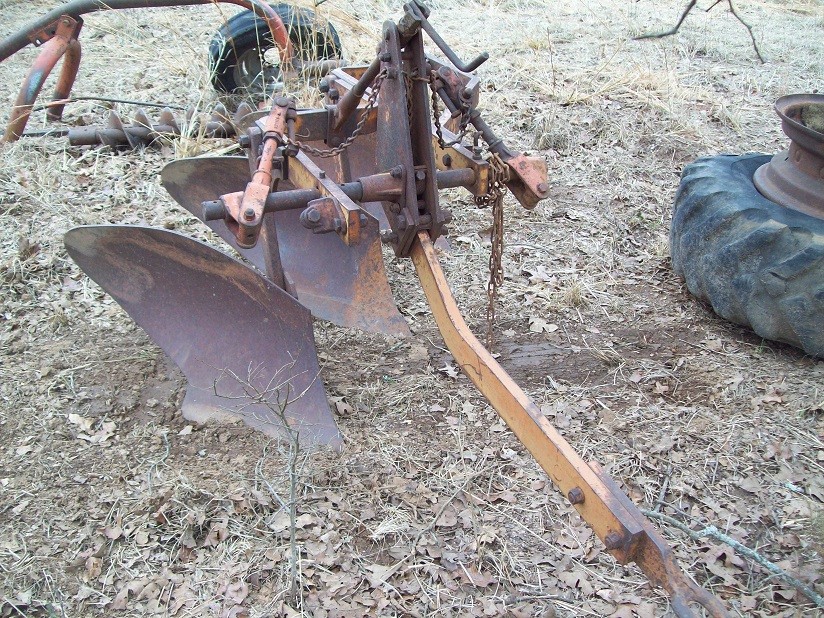 THREE ROW BOTTOM PLOW