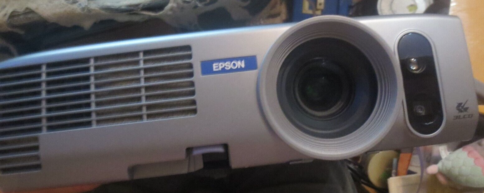 エプソン プロジェクター EＭP-830 ⭐️3000ルーメン★ランプ使用22時間 Epson Europe EMP-830 3LCD Projector Specs