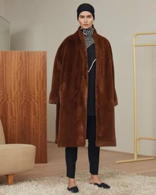 thetoe(トゥー)Christmas Fur Coat Mサイズ Red Cashmere Wool Coat with Fox Collar & Trim | SKANDINAVIK FUR