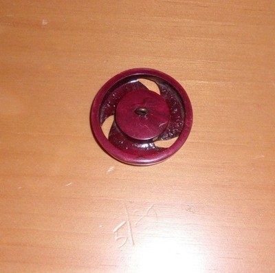 VINTAGE 50s BAKELITE? burgundy brown red cherry? BUTTON OPEN PIN WHEEL 1 3/8