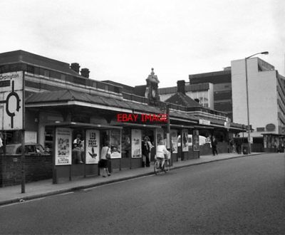 PHOTO  1990 EAST CROYDON RAILWAY STATION THIS SHOWS THE FRONT OF THE STATION FRO