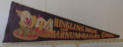VINTAGE RINGLING BROS. AND BARNUM & BAILEY CIRCUS FELT PENNANT 25'' {F1204)