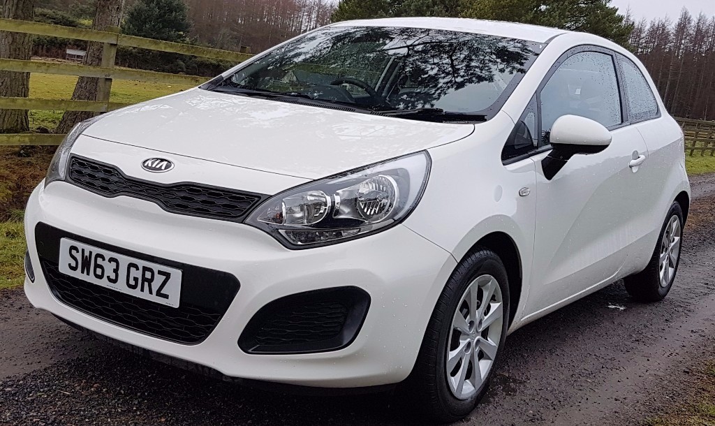 63 reg KIA RIO 3 Door, Gleaming White, £3990. SUPER VALUE in