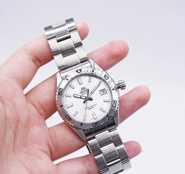 Pre-owned Orient Ra-ac0q03s10b Mako 40 White Analog Automatic Men's Diver's Design Watch