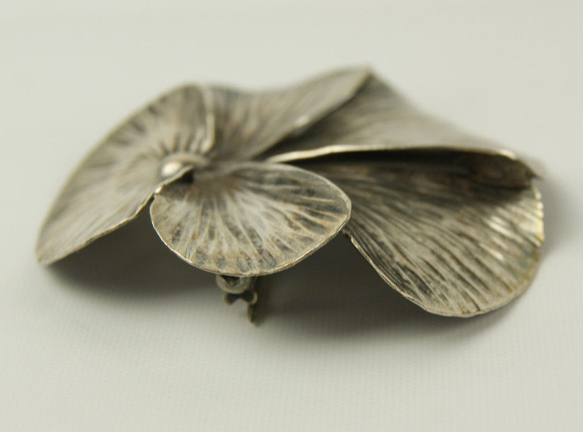 Vintage Stuart NYE Large Hand Wrought Sterling Silver Pansy Brooch Pin 1.75