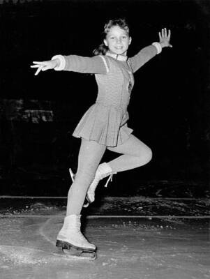 Seyfert Gabriele Eiskunstlaeuferin Choreografin als Kind auf dem Eis 1959 Photo