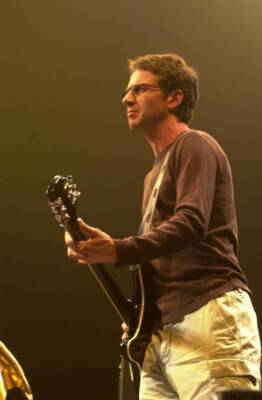 Stone GOSSARD and PEARL JAM, Stone Gossard performing live onstage Old Photo 1