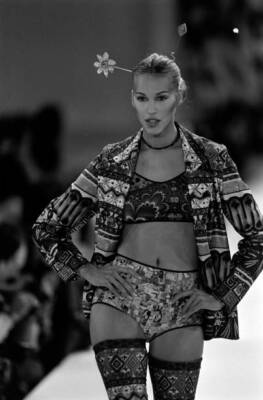 Emma Sjoberg model in a Todd Oldham fashion show 1993 Old Photo 9