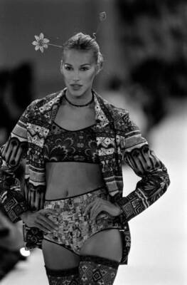 Emma Sjoberg model in a Todd Oldham fashion show 1993 Old Photo 4