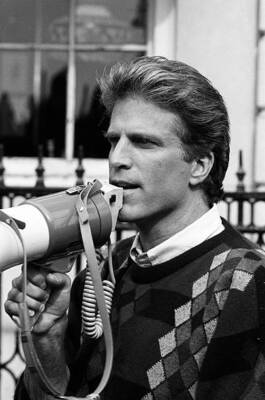 Cheers with Ted Danson as Sam Malone - 1992 TV Photo 8