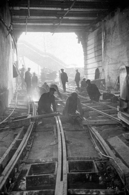 Workmen laying track on the Kingsway subway tramway 1935 Old Photo