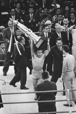 Fighting Harada v Eder Jofre WBA WBC Bantamweight Title 1966 OLD BOXING PHOTO 7