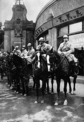 French troops occupy Essen In front of the railway station 1923 OLD PHOTO