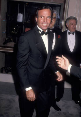 Singer Julio Iglesias attends the American Friends of the He - 1989 Old Photo 2