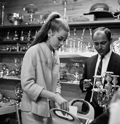 Actress Jane Fonda paid a visit to Langford's Galleries 1962 OLD PHOTO 3