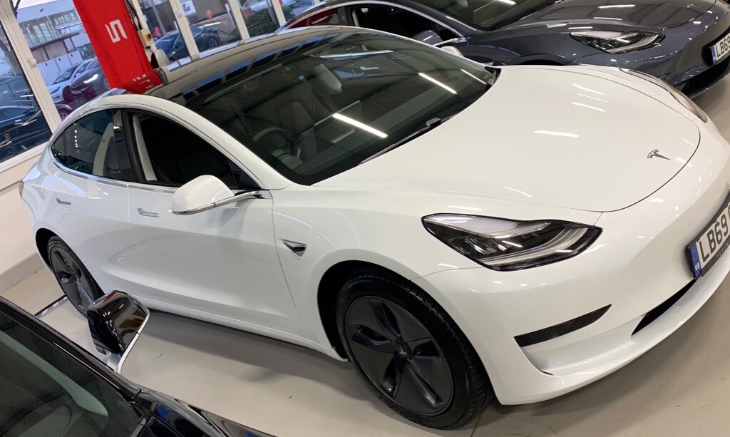 Rent a Tesla Model 3 TFL PCO Approved for UBER/OLA/BOLT/FREENOW in