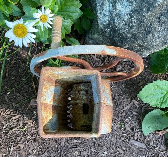 Vintage Antique Cast Iron Alaska Ice Crusher No. 1 Hand Crank