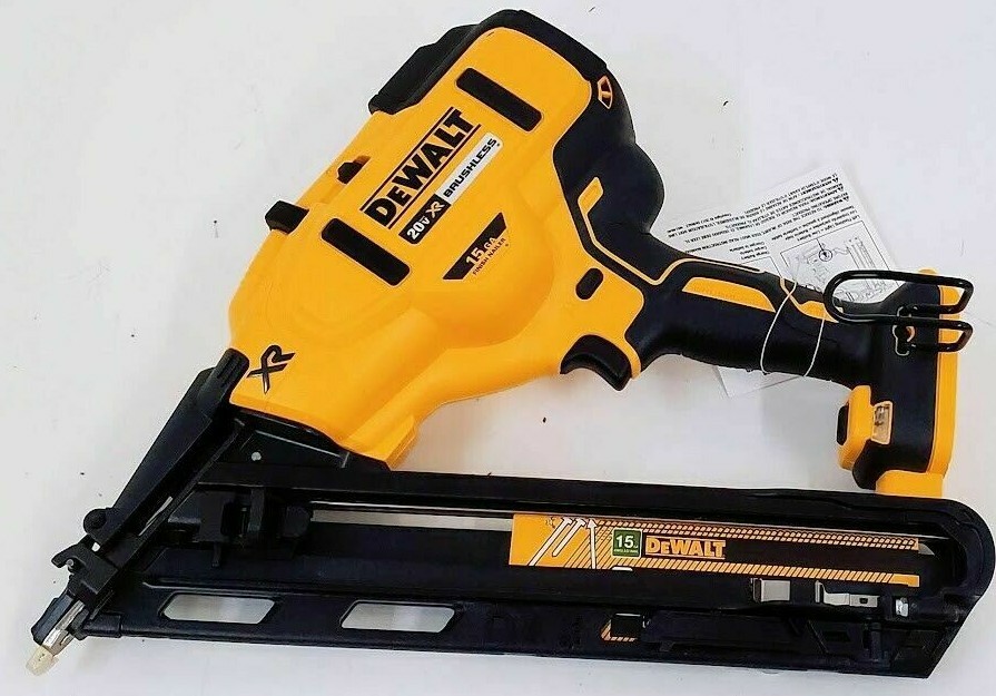 Купить Степлер New Dewalt 20 Volt MAX XR 15 Gauge Angled Finish Nailer