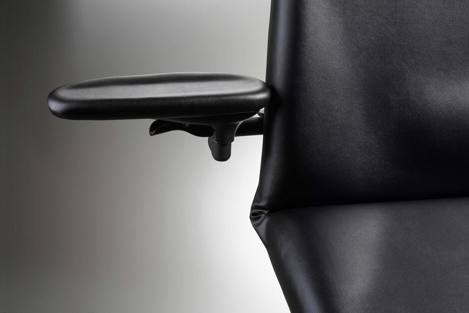 *Black Midmark 646 Podiatry Chair - Complete Base + Upholstery Top