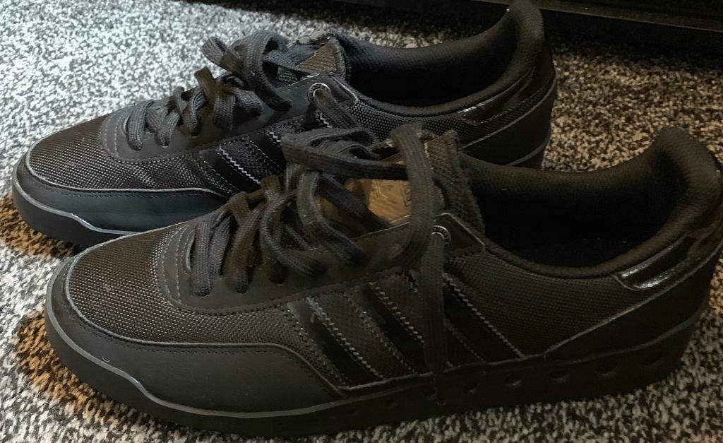 {keywor d} adidas originals trainers pt 70s