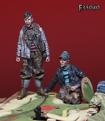 Darius Miniatures 1/35 German Crew (2 figures)
