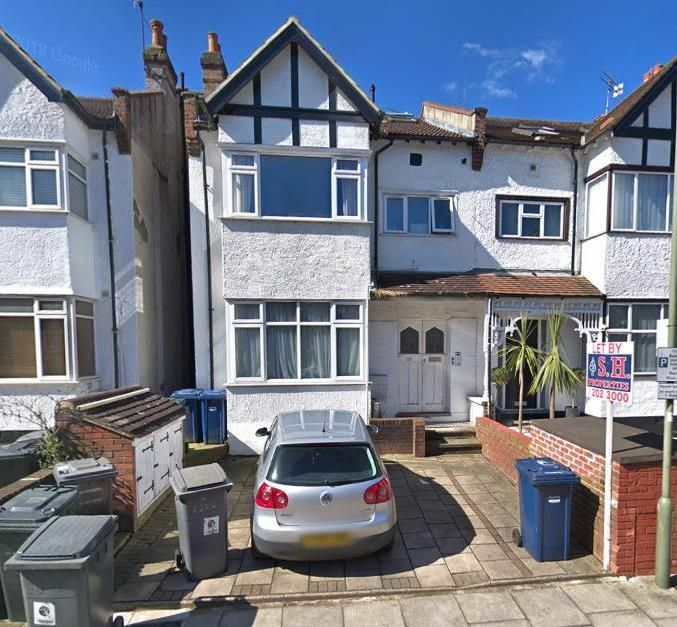 1 bedroom flat in SUNNY GARDENS ROAD, HENDON, NW4 1SJ in Hendon