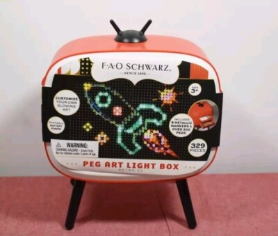 FAO SCHWARZ PEG ART LIGHT BOX Retro TV Style Creative Portable Toy 329 Pcs NEW