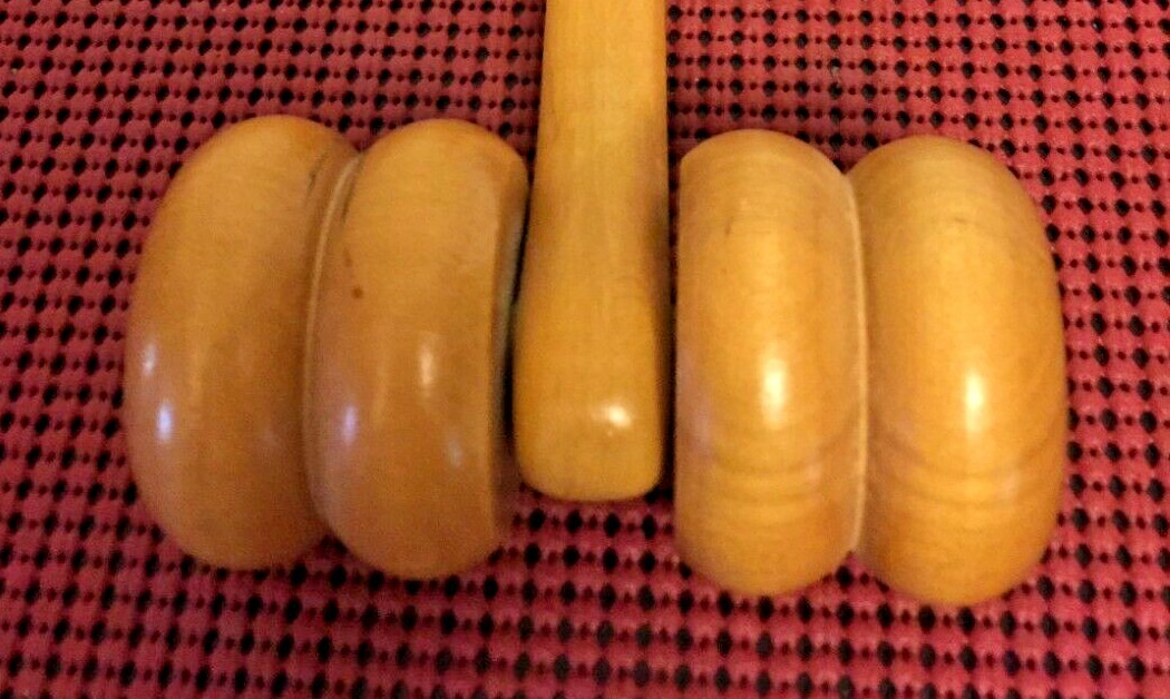 d) Handheld Wooden 4 Wheels Rollers Massager Body Arm Back Massager  8