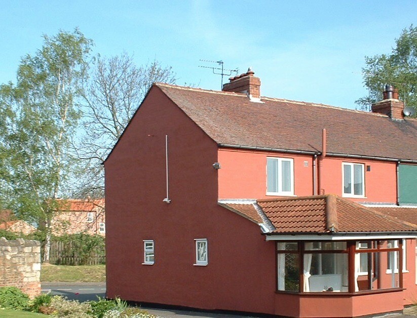 Ulleskelf, Nr.Tadcaster, LS24 9DT. Between Leeds & York. 2 bed