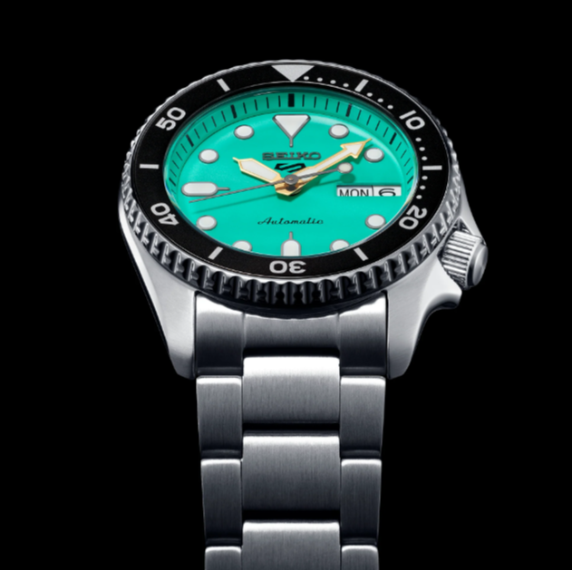 Pre-owned Seiko 5 Sports Srpk33 10 Atm 38.0mm Vibrant Green Dial Automatic Men's Watch