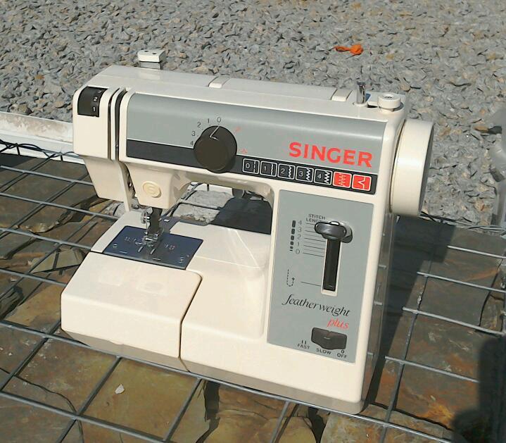 Singer 324 Featherweight Plus Compact Sewing Machine in Redruth